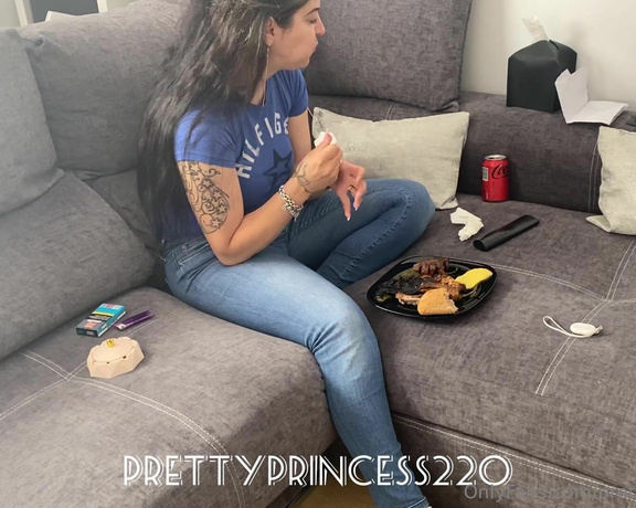 Prettyprincess220 aka prettyprincess220 - 05-26-2023 OnlyFans Video - Farting, burping, smoking and eating Pec0s, eruptos, fumar y comer