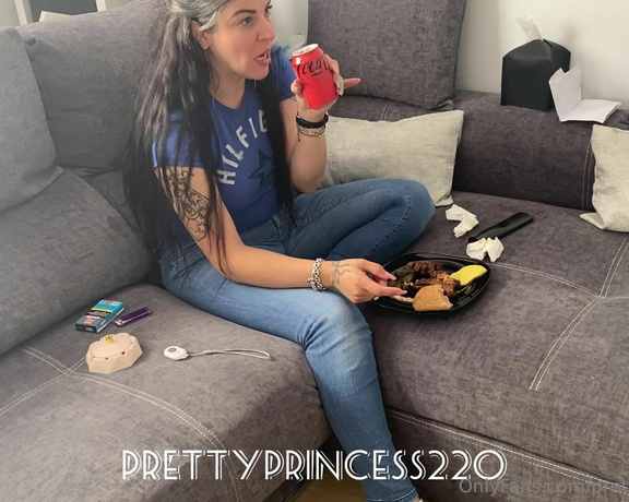 Prettyprincess220 aka prettyprincess220 - 05-26-2023 OnlyFans Video - Farting, burping, smoking and eating Pec0s, eruptos, fumar y comer