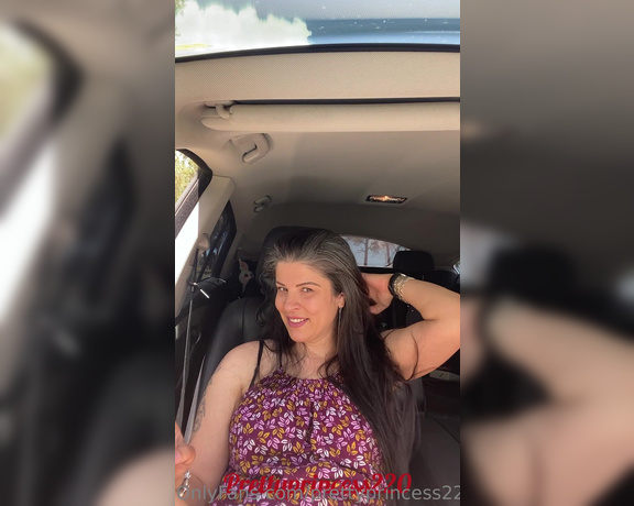 Prettyprincess220 aka prettyprincess220 - 06-10-2023 OnlyFans Video - Stepmom is burping in the car loud and close to the phone