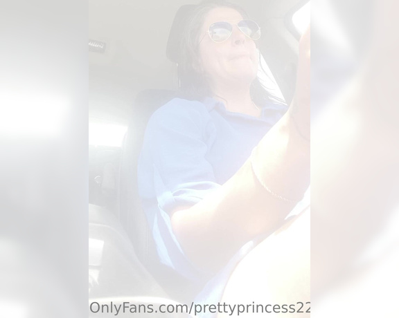 Prettyprincess220 aka prettyprincess220 - 04-27-2023 OnlyFans Video - Farting in the car