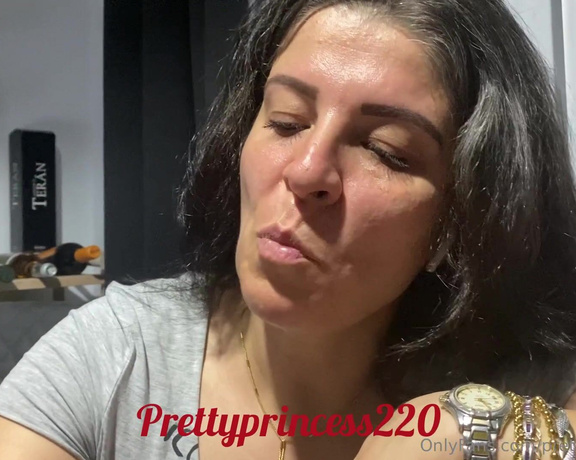 Prettyprincess220 aka prettyprincess220 - 07-04-2023 OnlyFans Video - Eating and burping like a man_jh3c