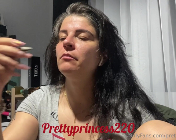 Prettyprincess220 aka prettyprincess220 - 07-04-2023 OnlyFans Video - Eating and burping like a man_jh3c