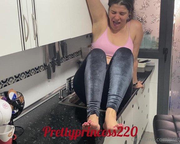 Prettyprincess220 aka prettyprincess220 - 07-02-2023 OnlyFans Video - lots of farts in the sink