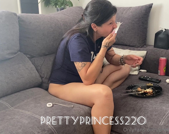 Prettyprincess220 aka prettyprincess220 - 05-13-2023 OnlyFans Video - eating and farting comer y tirar ped0s