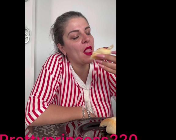 Prettyprincess220 aka prettyprincess220 - 08-03-2023 OnlyFans Video - im eating disgusting, burping and farting