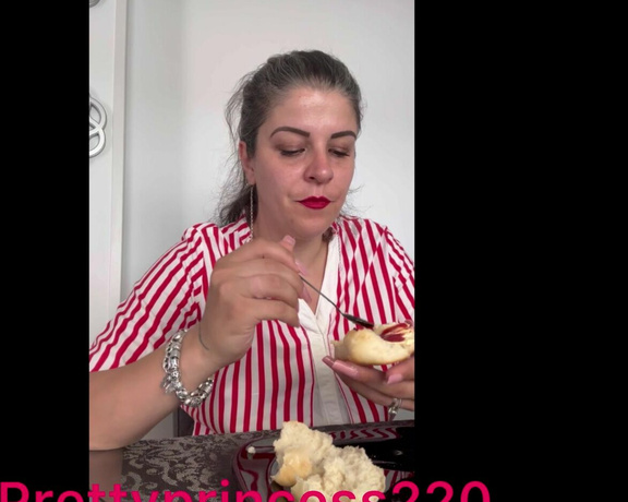 Prettyprincess220 aka prettyprincess220 - 08-03-2023 OnlyFans Video - im eating disgusting, burping and farting