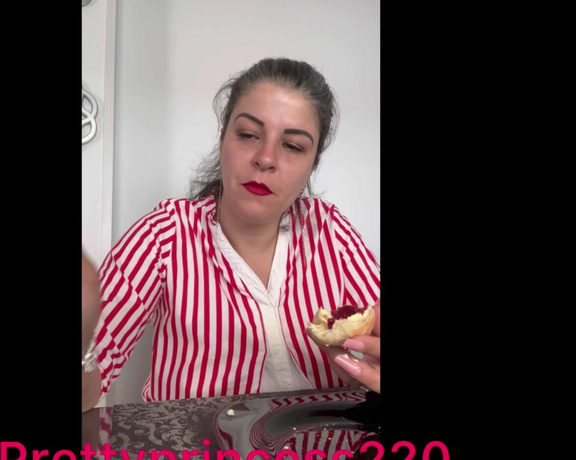 Prettyprincess220 aka prettyprincess220 - 08-03-2023 OnlyFans Video - im eating disgusting, burping and farting