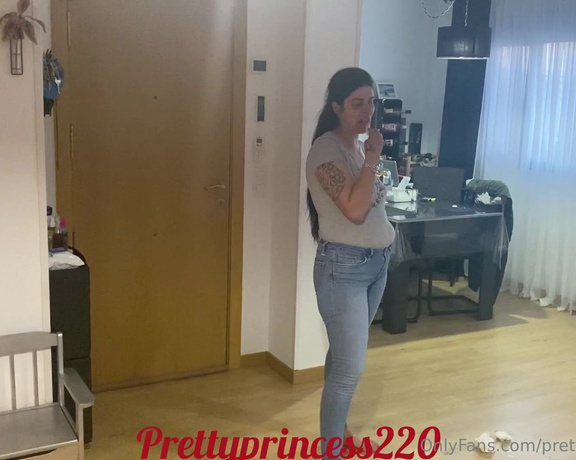 Prettyprincess220 aka prettyprincess220 - 07-08-2023 OnlyFans Video - stepmom is spitting and burping a lot