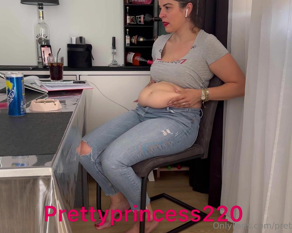 Prettyprincess220 aka prettyprincess220 - 07-17-2023 OnlyFans Video - Bellybutton and burping loud