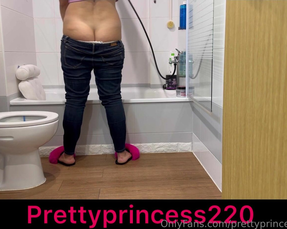 Prettyprincess220 aka prettyprincess220 - 10-03-2023 OnlyFans Video - Clean the house and buttcrack