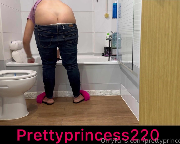 Prettyprincess220 aka prettyprincess220 - 10-03-2023 OnlyFans Video - Clean the house and buttcrack