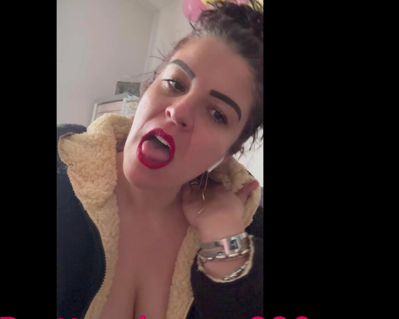 Prettyprincess220 aka prettyprincess220 - 12-02-2023 OnlyFans Video - burping on top of your cock a banana sucking it, burping with your tongue out and