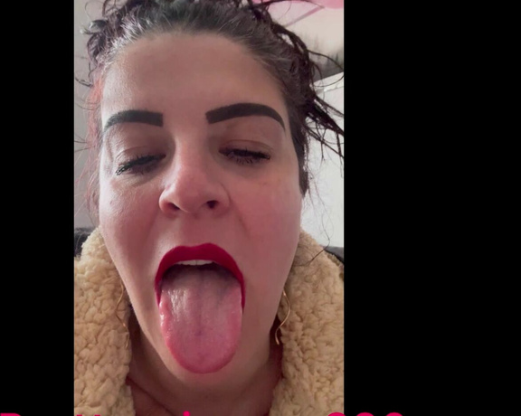 Prettyprincess220 aka prettyprincess220 - 12-02-2023 OnlyFans Video - burping on top of your cock a banana sucking it, burping with your tongue out and