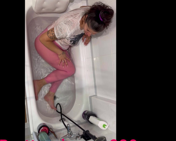 Prettyprincess220 aka prettyprincess220 - 10-07-2023 OnlyFans Video - Wet and bubble farts in the bathtub