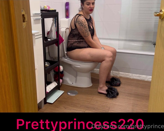 Prettyprincess220 aka prettyprincess220 - 11-28-2023 OnlyFans Video - many farts in the closet Im ready to record a video but I cant stand it