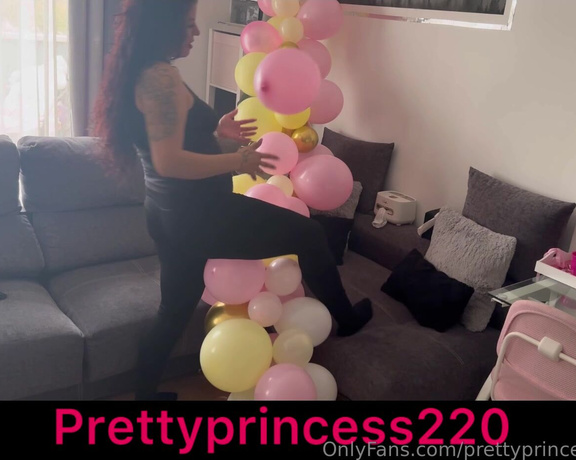 Prettyprincess220 aka prettyprincess220 - 12-12-2023 OnlyFans Video - Balloons whit farts