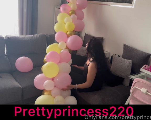 Prettyprincess220 aka prettyprincess220 - 12-12-2023 OnlyFans Video - Balloons whit farts