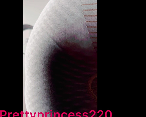 Prettyprincess220 aka prettyprincess220 - 12-11-2023 OnlyFans Video - A lot of farts come out of my sexy ass, I have skin_colored leggings, and Im