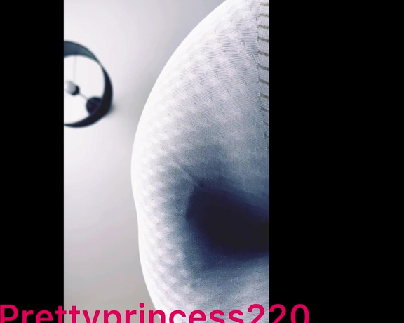 Prettyprincess220 aka prettyprincess220 - 12-11-2023 OnlyFans Video - A lot of farts come out of my sexy ass, I have skin_colored leggings, and Im