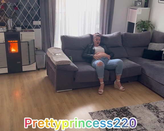 Prettyprincess220 aka prettyprincess220 - 02-17-2024 OnlyFans Video - Farting in jeans and leather jacket and play whit my belly