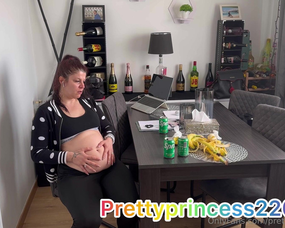 Prettyprincess220 aka prettyprincess220 - 02-01-2024 OnlyFans Video - eat disgusting 10 bananas, 1l sprite burping loud and farting a lot, and play with my