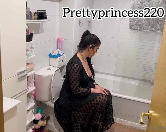 Prettyprincess220 aka prettyprincess220 - 03-14-2024 OnlyFans Video - Sexy Stepmom is farting loud in the toilet