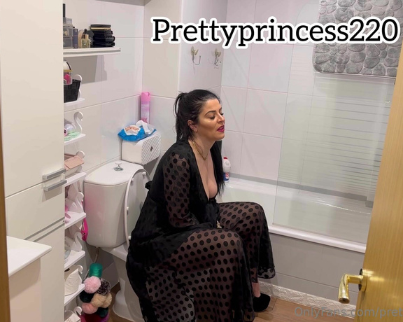 Prettyprincess220 aka prettyprincess220 - 03-14-2024 OnlyFans Video - Sexy Stepmom is farting loud in the toilet