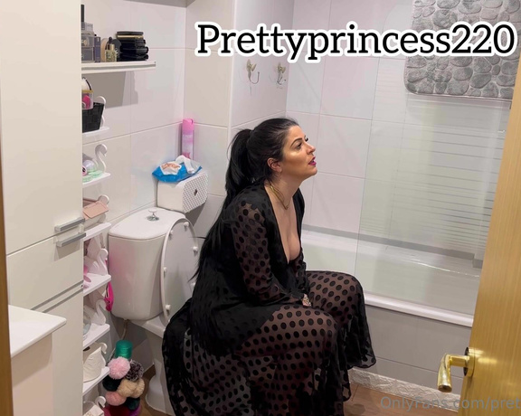 Prettyprincess220 aka prettyprincess220 - 03-14-2024 OnlyFans Video - Sexy Stepmom is farting loud in the toilet