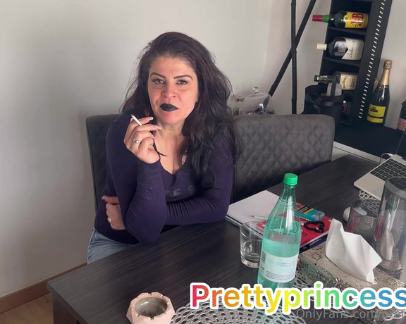 Prettyprincess220 aka prettyprincess220 - 02-25-2024 OnlyFans Video - Smoking, Drinking 2l water and burping a lot