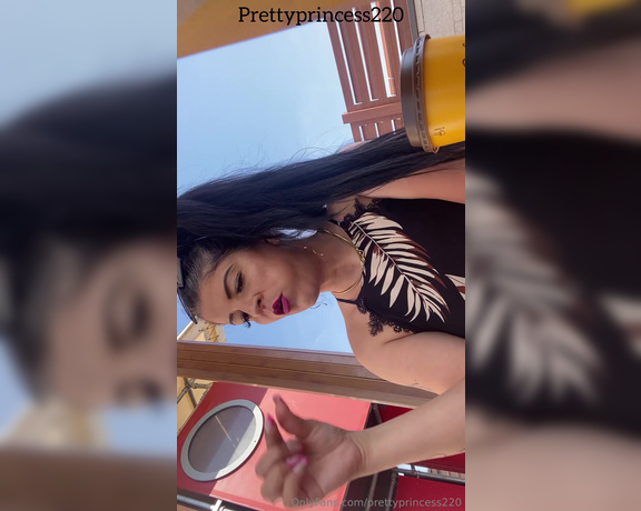 Prettyprincess220 aka prettyprincess220 - 06-06-2024 OnlyFans Video - Eating and farting in public MC Donald