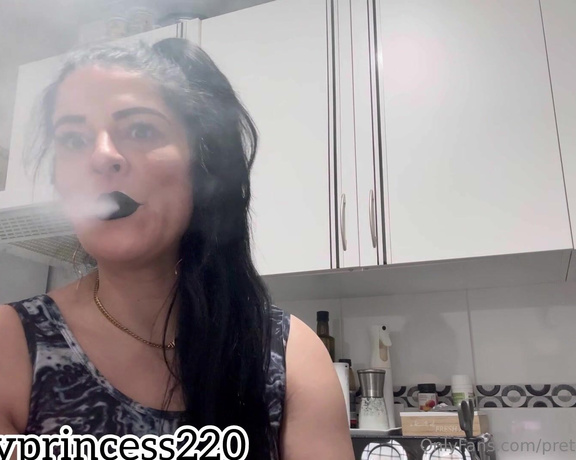 Prettyprincess220 aka prettyprincess220 - 04-17-2024 OnlyFans Video - Me queda bien con punta labio negro Burping and smoking whit black lipstick