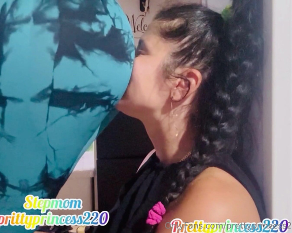 Prettyprincess220 aka prettyprincess220 - 07-25-2024 OnlyFans Video - Delicious farts of my stepmom