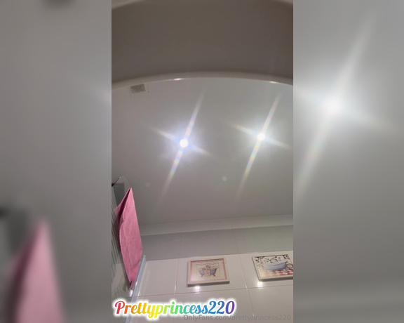 Prettyprincess220 aka prettyprincess220 - 09-07-2024 OnlyFans Video - Tiny man enjoy my farts