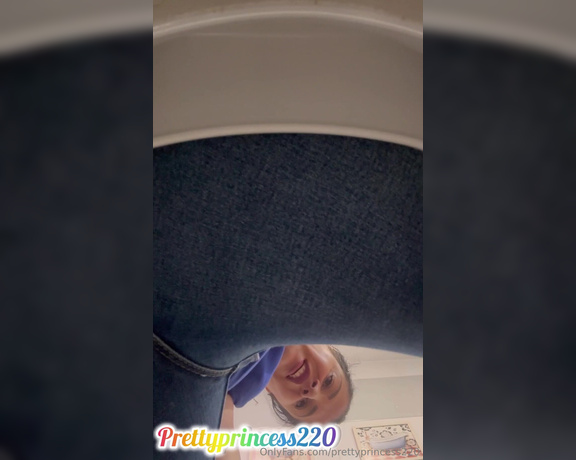 Prettyprincess220 aka prettyprincess220 - 09-07-2024 OnlyFans Video - Tiny man enjoy my farts