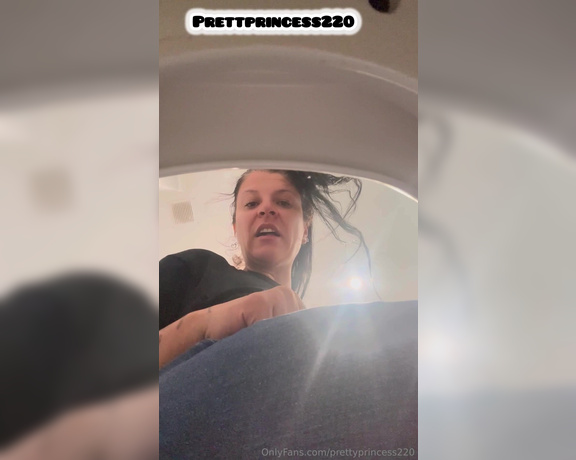 Prettyprincess220 aka prettyprincess220 - 09-22-2024 OnlyFans Video - My slave is in the toilet and devours my farts