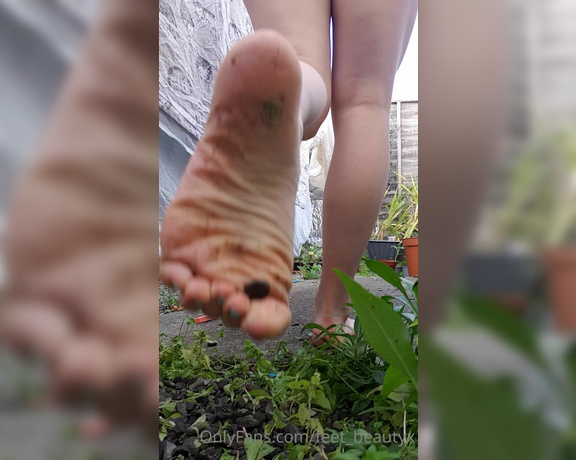 Feet_beautyx aka feet_beautyx - 10-15-2020 OnlyFans Video - I dont mind getting down and dirty in the dirt