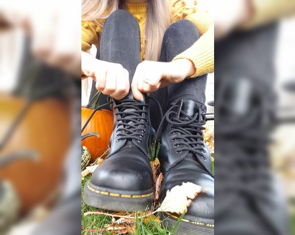 Feet_beautyx aka feet_beautyx - 10-14-2020 OnlyFans Video - Showed off my feet in the park today and lets just say I got a good