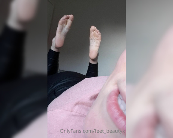 Feet_beautyx aka feet_beautyx - 10-28-2020 OnlyFans Video - Youve been sniffing my feet and my body while I took a nap, how bold of