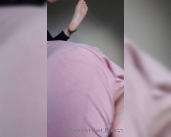 Feet_beautyx aka feet_beautyx - 10-28-2020 OnlyFans Video - Youve been sniffing my feet and my body while I took a nap, how bold of