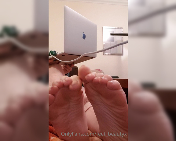 Feet_beautyx aka feet_beautyx - 10-24-2020 OnlyFans Video - Watching the Chelsea match tonight