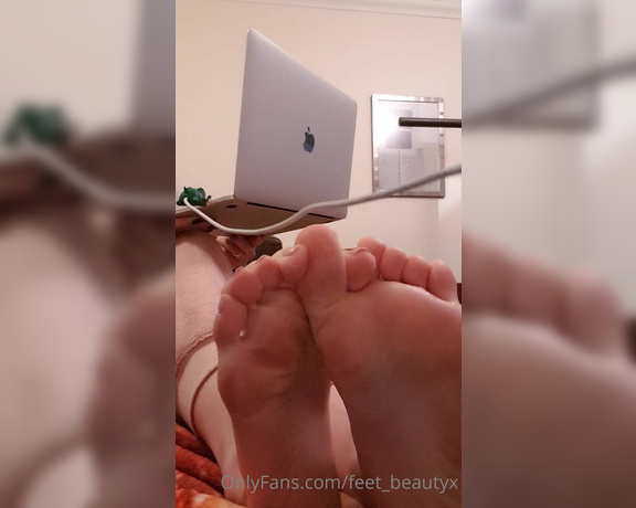 Feet_beautyx aka feet_beautyx - 10-24-2020 OnlyFans Video - Watching the Chelsea match tonight