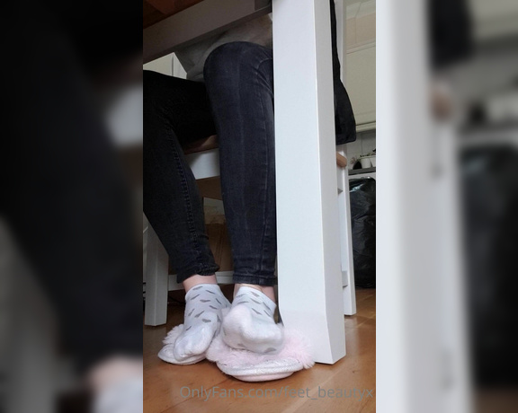 Feet_beautyx aka feet_beautyx - 11-13-2020 OnlyFans Video - Working from home while youre under the table staring at my feet  Hows the view