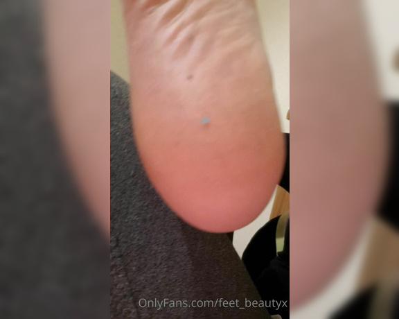 Feet_beautyx aka feet_beautyx - 11-17-2020 OnlyFans Video - All this dirt and lint stuck to my feet