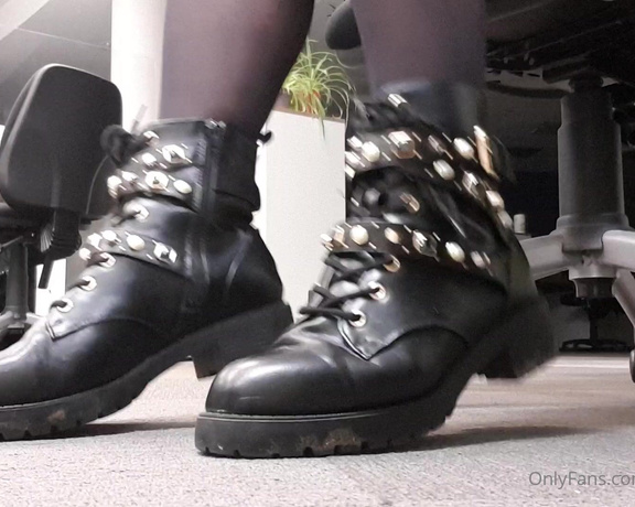 Feet_beautyx aka feet_beautyx - 12-29-2020 OnlyFans Video - Really love these shoes so heres a quick clip of me showing them off today