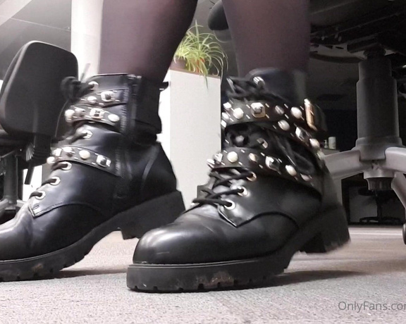 Feet_beautyx aka feet_beautyx - 12-29-2020 OnlyFans Video - Really love these shoes so heres a quick clip of me showing them off today