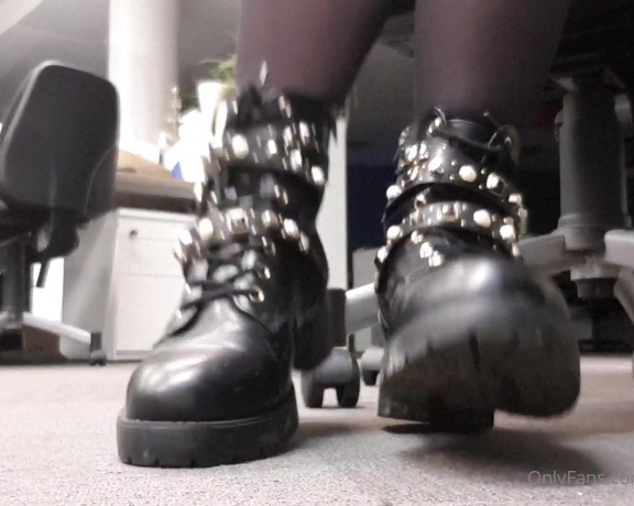 Feet_beautyx aka feet_beautyx - 12-29-2020 OnlyFans Video - Really love these shoes so heres a quick clip of me showing them off today