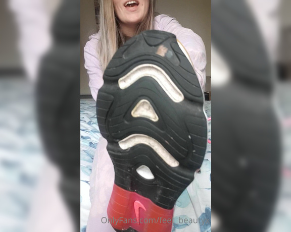 Feet_beautyx aka feet_beautyx - 01-15-2021 OnlyFans Video - Havent made you smell my shoes in a while, so here it is