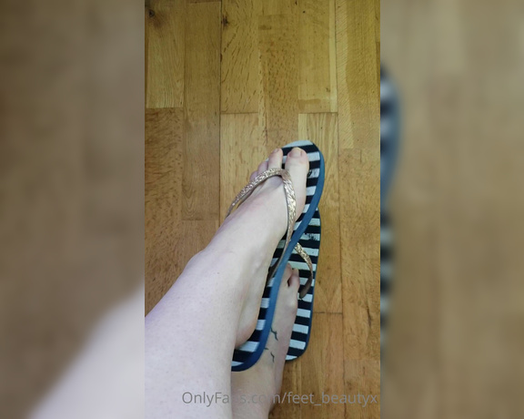 Feet_beautyx aka feet_beautyx - 02-15-2021 OnlyFans Video - Heres a taste of my flip flops_auwi