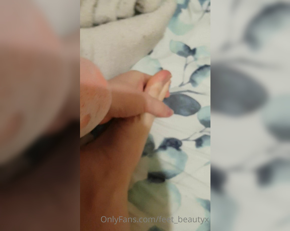 Feet_beautyx aka feet_beautyx - 03-08-2021 OnlyFans Video - Spitting on my feet and rubbing it in just for you to slurp it up