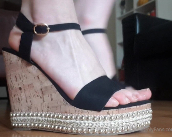 Feet_beautyx aka feet_beautyx - 03-10-2021 OnlyFans Video - Spring is making me crave wearing dresses with toe_revealing platforms again